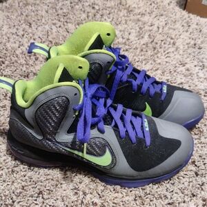 Lebron Nike Kids' Gray and Lime Sneakers with Purple Accents